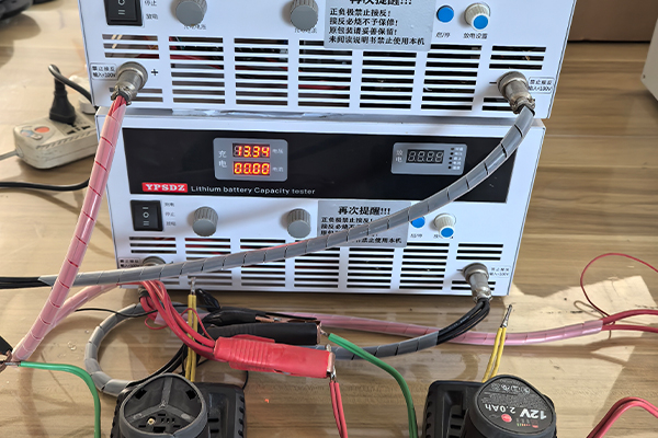 Lithium-battery-charging-and-discharging-detection